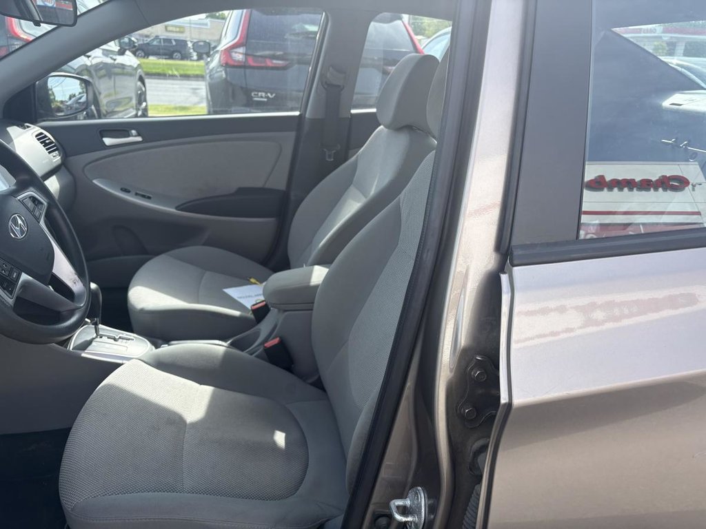 Hyundai Accent GL *Ltd Avail* 59,000 KM I CARPLAY I ANDROID AUTO I A/C I AUTOMATIC 2013 à Montréal, Québec - 6 - w1024h768px