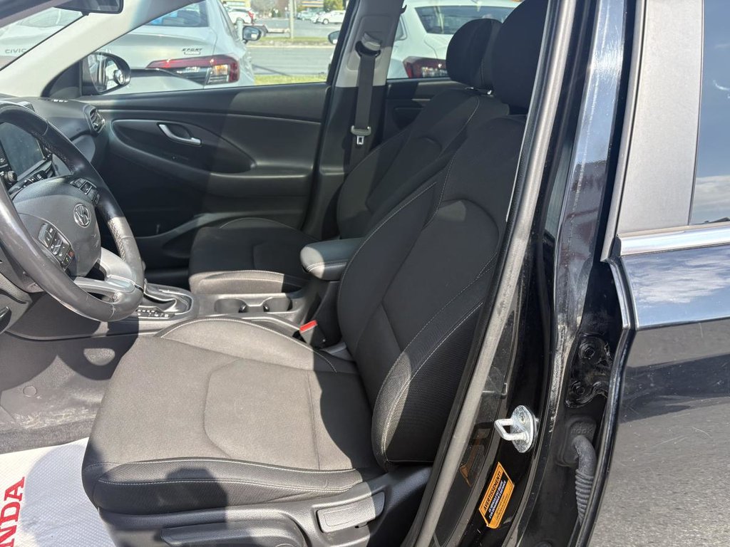 2018 Hyundai Elantra GT GLS 5 doors I CARPLAY I PANORAMIC SUNROOF I HEATED SEATS & STEERING WHEEL I ACTIVE SECURITY in Montréal, Quebec - 6 - w1024h768px