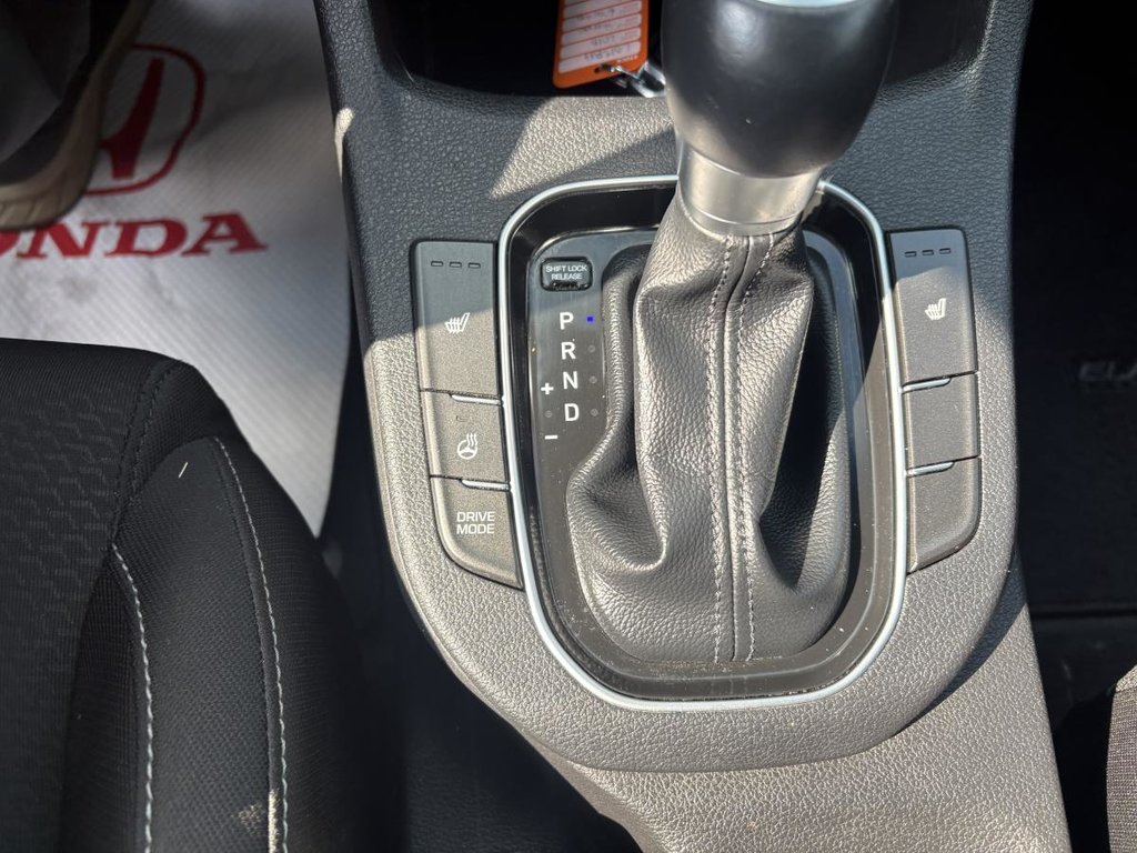 2018 Hyundai Elantra GT GLS 5 doors I CARPLAY I PANORAMIC SUNROOF I HEATED SEATS & STEERING WHEEL I ACTIVE SECURITY in Montréal, Quebec - 9 - w1024h768px