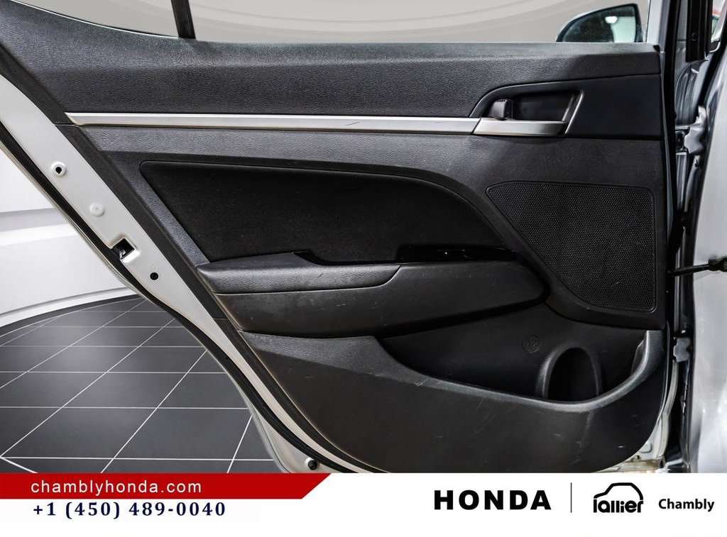 2020 Hyundai Elantra Preferred w/Sun & Safety Package in Montréal, Quebec - 13 - w1024h768px