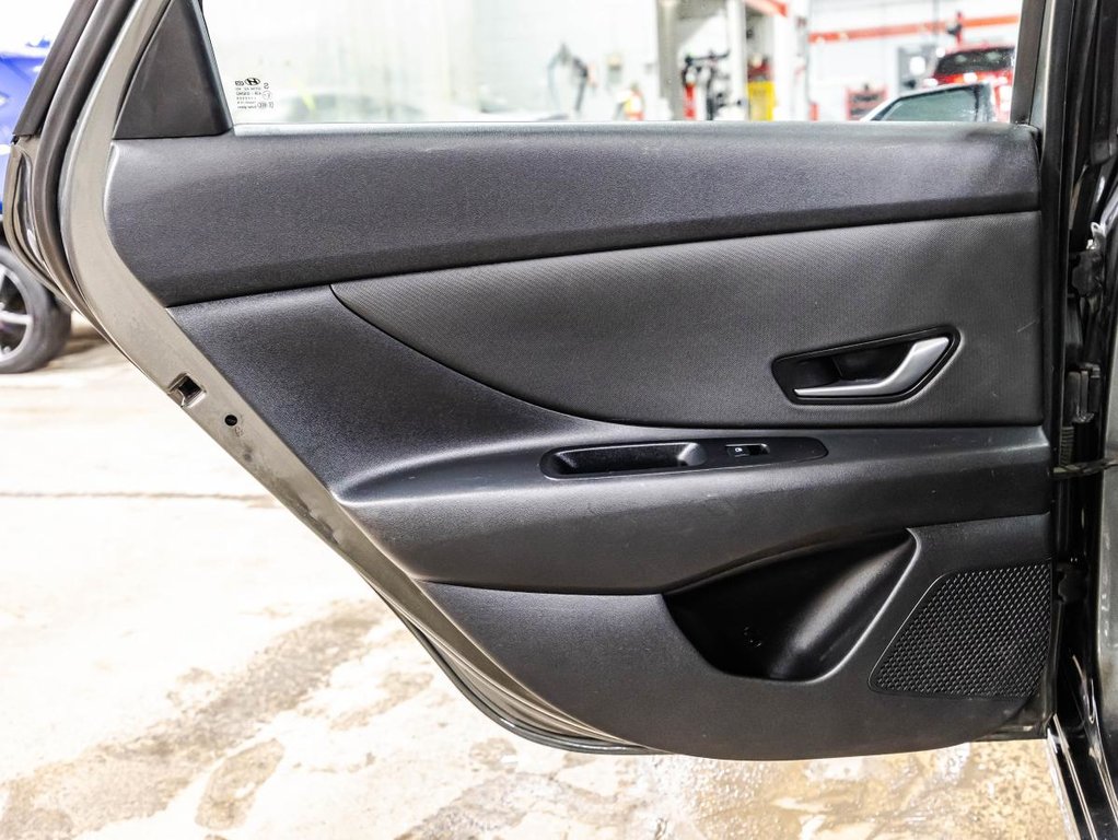 Hyundai Elantra Preferred IVT w/Tech Pkg I NEW BRAKES ON 4 WHEELS I CARPLAY I MAGS I HEATED SEATS I CAMERA 2023 à Montréal, Québec - 13 - w1024h768px
