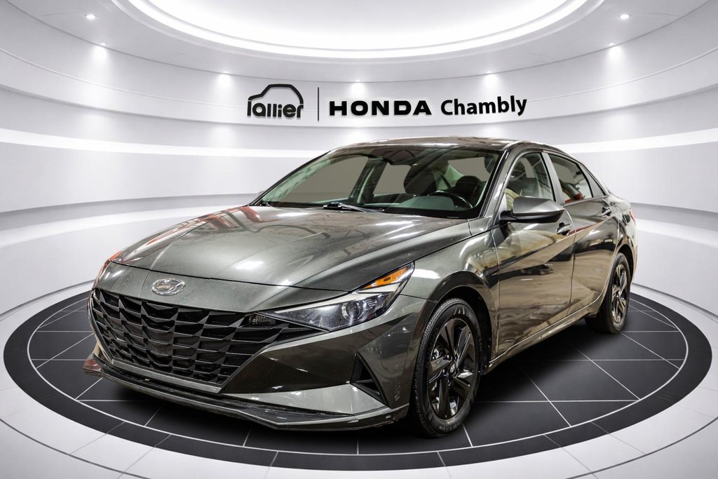 Hyundai Elantra Preferred IVT w/Tech Pkg I NEW BRAKES ON 4 WHEELS I CARPLAY I MAGS I HEATED SEATS I CAMERA 2023 à Montréal, Québec - 3 - w1024h768px