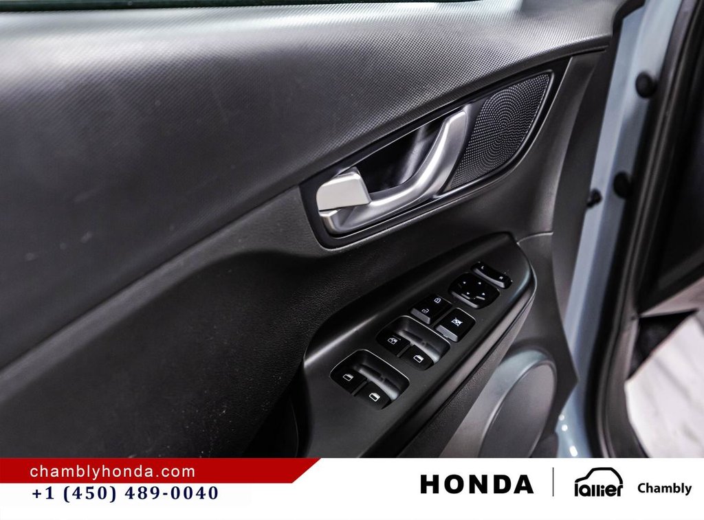 Hyundai Kona Electric Preferred FWD w/Two-Tone Roof MAGS I HEATED SEATS  & STEERING WHEEL I CARPLAY I STARTER I 2023 à Montréal, Québec - 12 - w1024h768px