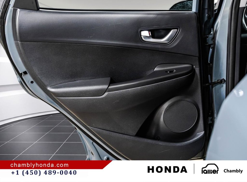Hyundai Kona Electric Preferred FWD w/Two-Tone Roof MAGS I HEATED SEATS  & STEERING WHEEL I CARPLAY I STARTER I 2023 à Montréal, Québec - 13 - w1024h768px