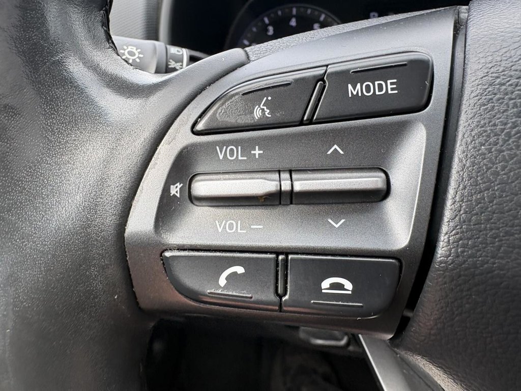 2019 Hyundai Kona 1.6T Ultimate AWD SUNROOF I LEATHER I MAGS I CARPLAY I ACTIVE SECURITY in Montréal, Quebec - 12 - w1024h768px