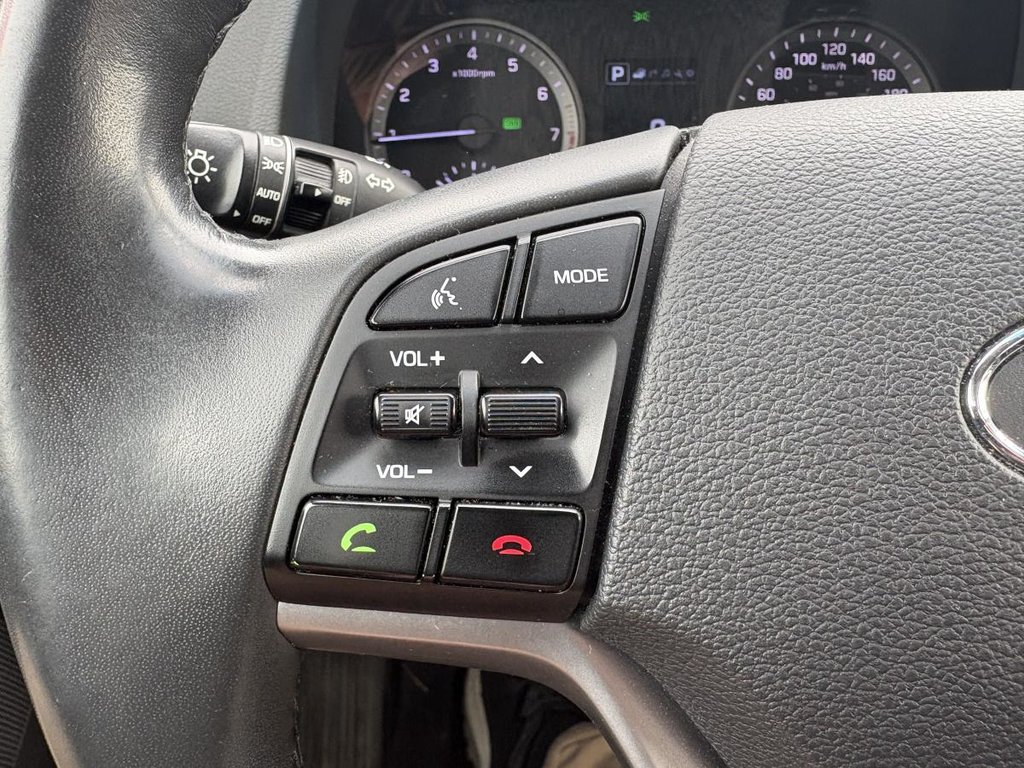 Hyundai Tucson Luxury  AWD I LEATHER I PANORAMIC SUNROOF I HEATED SEATS & STEERING WHEEL I ACTIVE SECURITY I MAGS 2017 à Montréal, Québec - 10 - w1024h768px