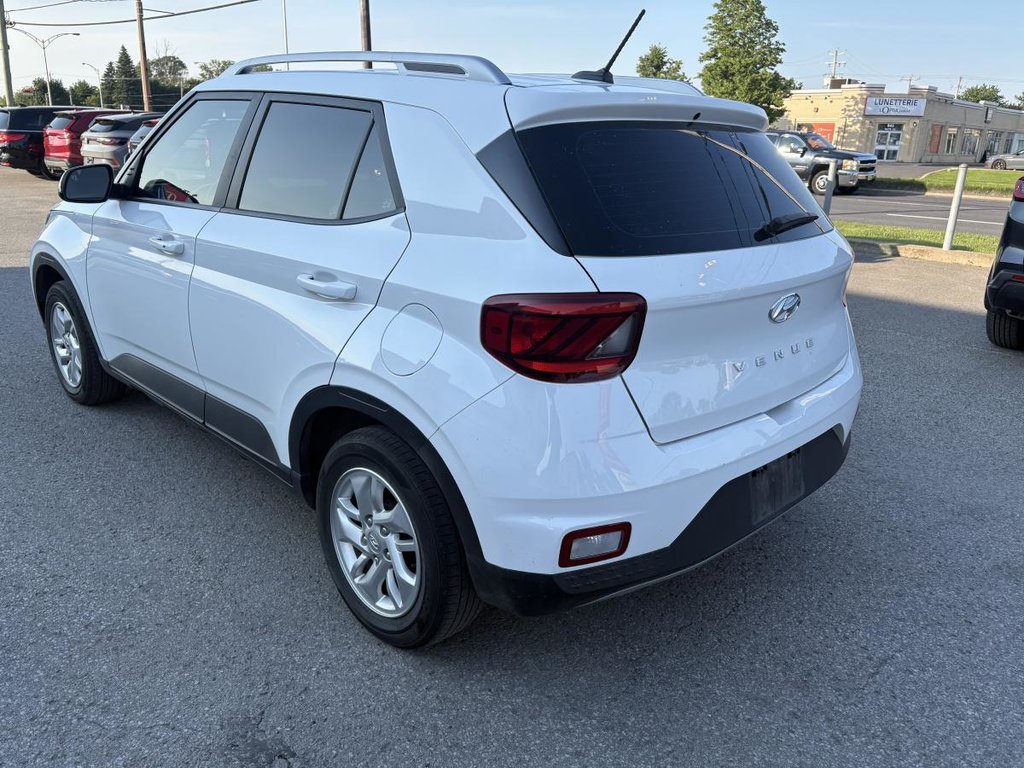 2023 Hyundai Venue Preferred IVT MAGS I HEATED SEATS & STEERING WHEEL I CARPLAY I STARTER in Montréal, Quebec - 4 - w1024h768px