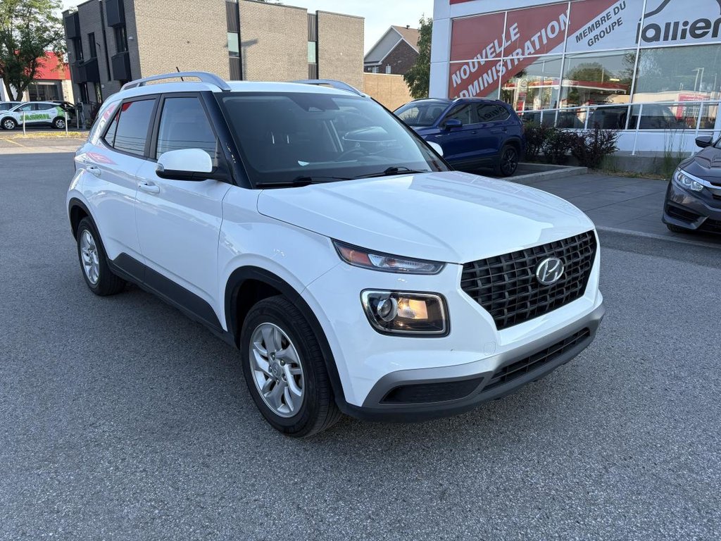 2023 Hyundai Venue Preferred IVT MAGS I HEATED SEATS & STEERING WHEEL I CARPLAY I STARTER in Montréal, Quebec - 2 - w1024h768px