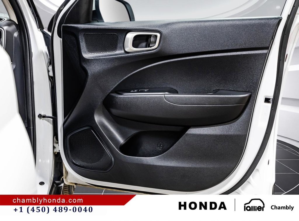 2023 Hyundai Venue Preferred IVT MAGS I HEATED SEATS & STEERING WHEEL I CARPLAY I STARTER in Montréal, Quebec - 17 - w1024h768px