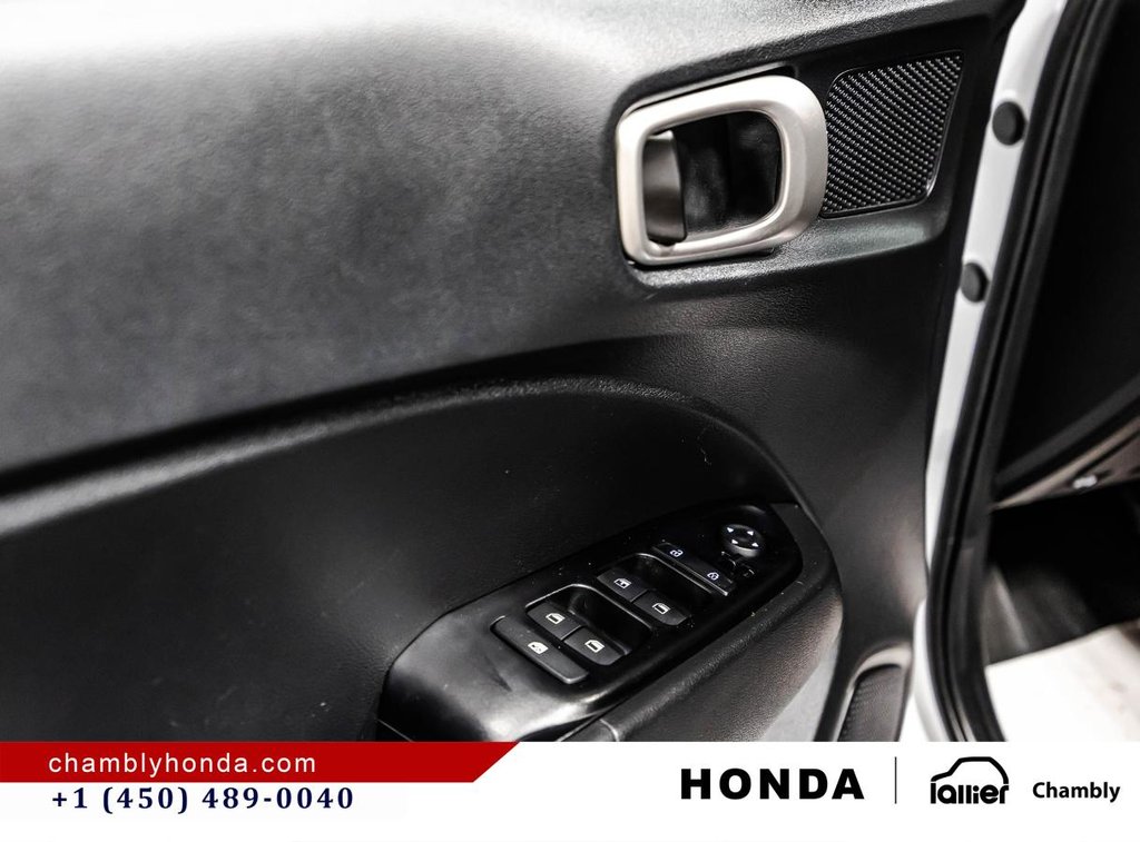 2023 Hyundai Venue Preferred IVT MAGS I HEATED SEATS & STEERING WHEEL I CARPLAY I STARTER in Montréal, Quebec - 12 - w1024h768px