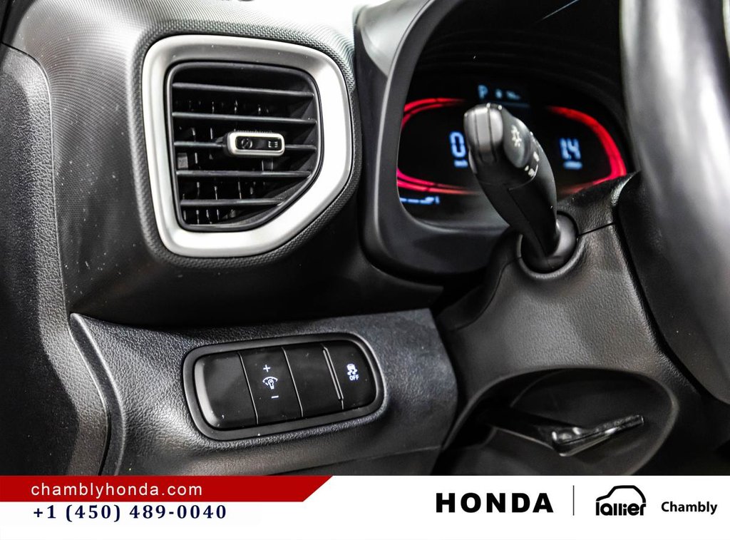 Hyundai Venue Preferred MINT I SET OG SUMMER MAGS I CRPLAY I HEATED SEATS AND STERING WHEEL 2024 à Montréal, Québec - 21 - w1024h768px