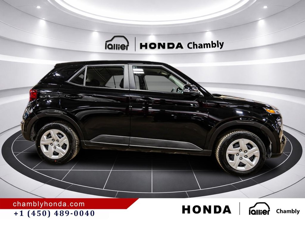 2025 Hyundai Venue Essential  19,000 KM I 8 TIRES I HEATED SEATS I CAMERA  I ACTIVE SECURITY in Montréal, Quebec - 8 - w1024h768px