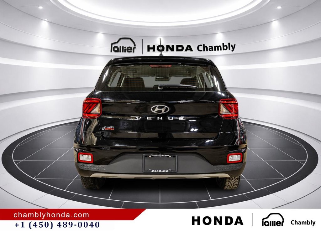 2025 Hyundai Venue Essential  19,000 KM I 8 TIRES I HEATED SEATS I CAMERA  I ACTIVE SECURITY in Montréal, Quebec - 6 - w1024h768px