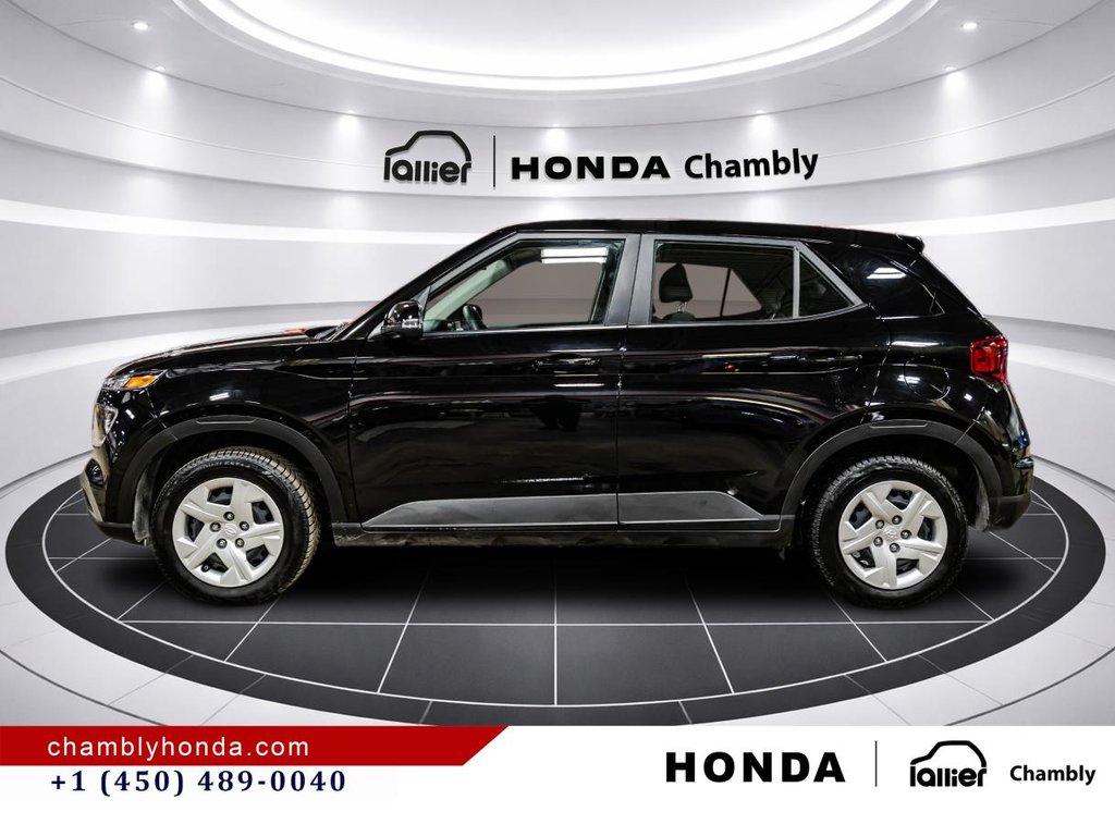 2025 Hyundai Venue Essential  19,000 KM I 8 TIRES I HEATED SEATS I CAMERA  I ACTIVE SECURITY in Montréal, Quebec - 4 - w1024h768px