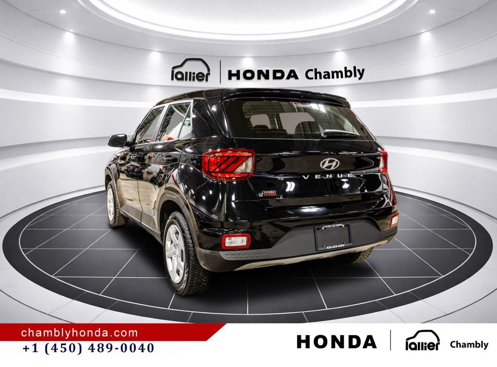 2025 Hyundai Venue Essential  19,000 KM I 8 TIRES I HEATED SEATS I CAMERA  I ACTIVE SECURITY in Montréal, Quebec - 5 - w1024h768px