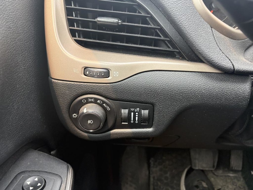Jeep Cherokee North AWD I HEATED SEATS I STARTER I CAMERA I BLUETOOTH I MAGS 2016 à Montréal, Québec - 11 - w1024h768px