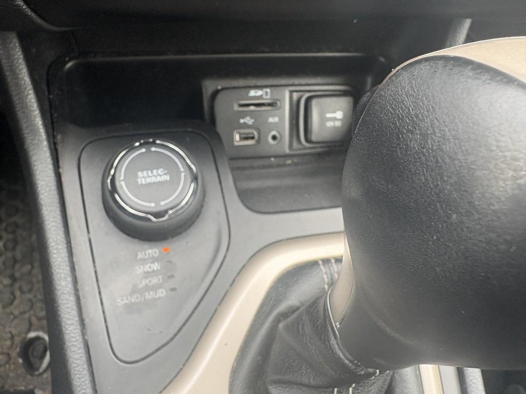 Jeep Cherokee North AWD I HEATED SEATS I STARTER I CAMERA I BLUETOOTH I MAGS 2016 à Montréal, Québec - 14 - w1024h768px