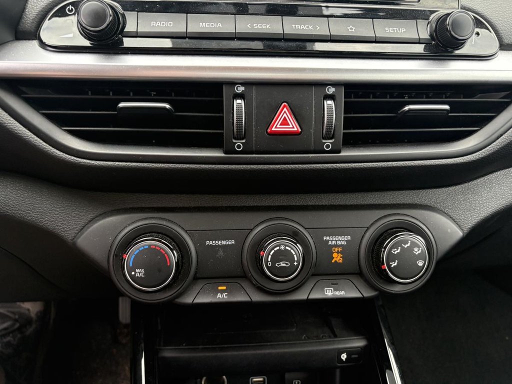 Kia Forte EX  MAGS I CARPLAY I HEATED SEATS AND STEERING WHEEL I CAMERA I ACTIVE SECURITY 2023 à Montréal, Québec - 8 - w1024h768px
