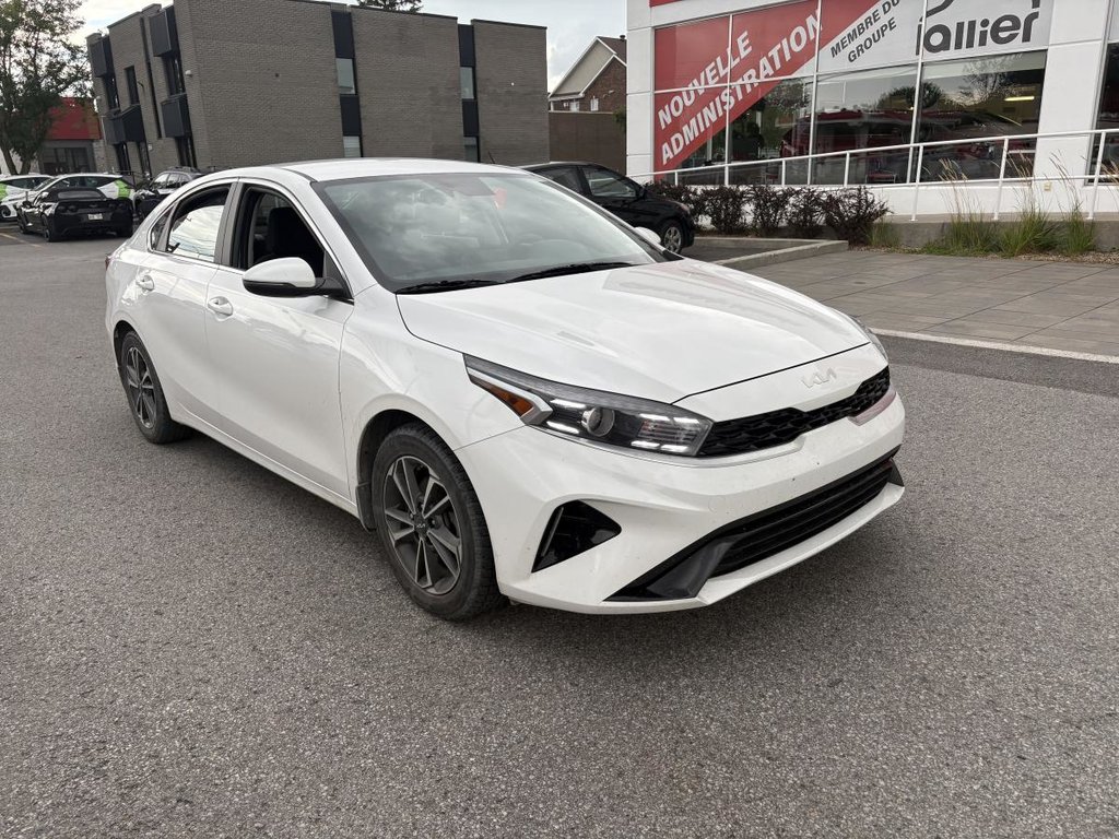 Kia Forte EX  MAGS I CARPLAY I HEATED SEATS AND STEERING WHEEL I CAMERA I ACTIVE SECURITY 2023 à Montréal, Québec - 2 - w1024h768px