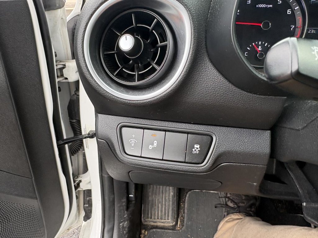 Kia Forte EX  MAGS I CARPLAY I HEATED SEATS AND STEERING WHEEL I CAMERA I ACTIVE SECURITY 2023 à Montréal, Québec - 12 - w1024h768px