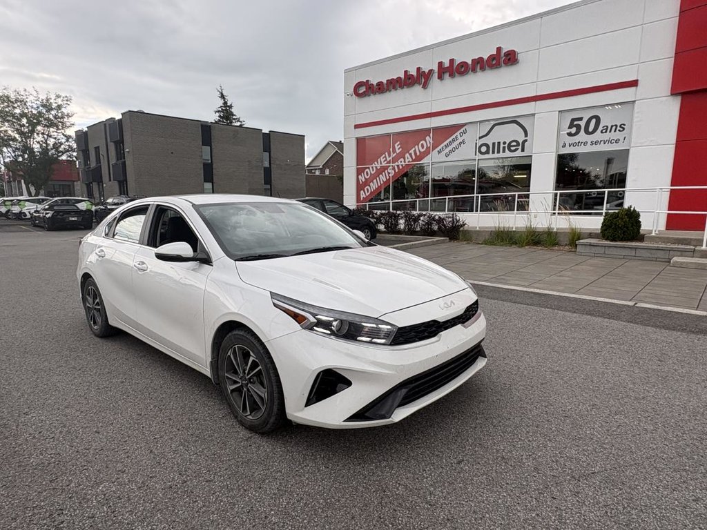 Kia Forte EX  MAGS I CARPLAY I HEATED SEATS AND STEERING WHEEL I CAMERA I ACTIVE SECURITY 2023 à Montréal, Québec - 1 - w1024h768px