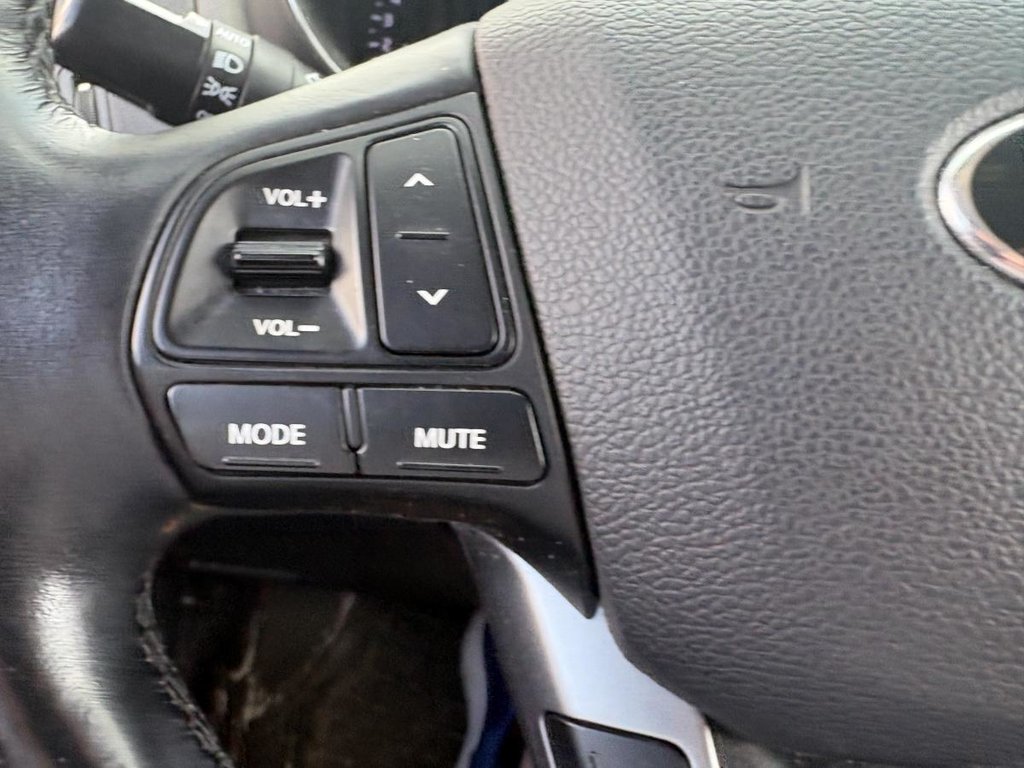 Kia Rio 5dr HB Auto SX  HATCHBACK I CUIR I SIEGES CHAUFFANTS I BLUETOOTH CAMERA 2014 à Montréal, Québec - 8 - w1024h768px