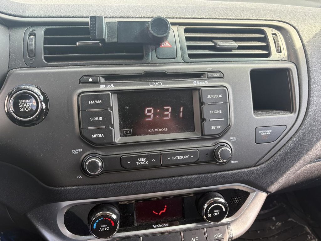 Kia Rio 5dr HB Auto SX  HATCHBACK I CUIR I SIEGES CHAUFFANTS I BLUETOOTH CAMERA 2014 à Montréal, Québec - 10 - w1024h768px