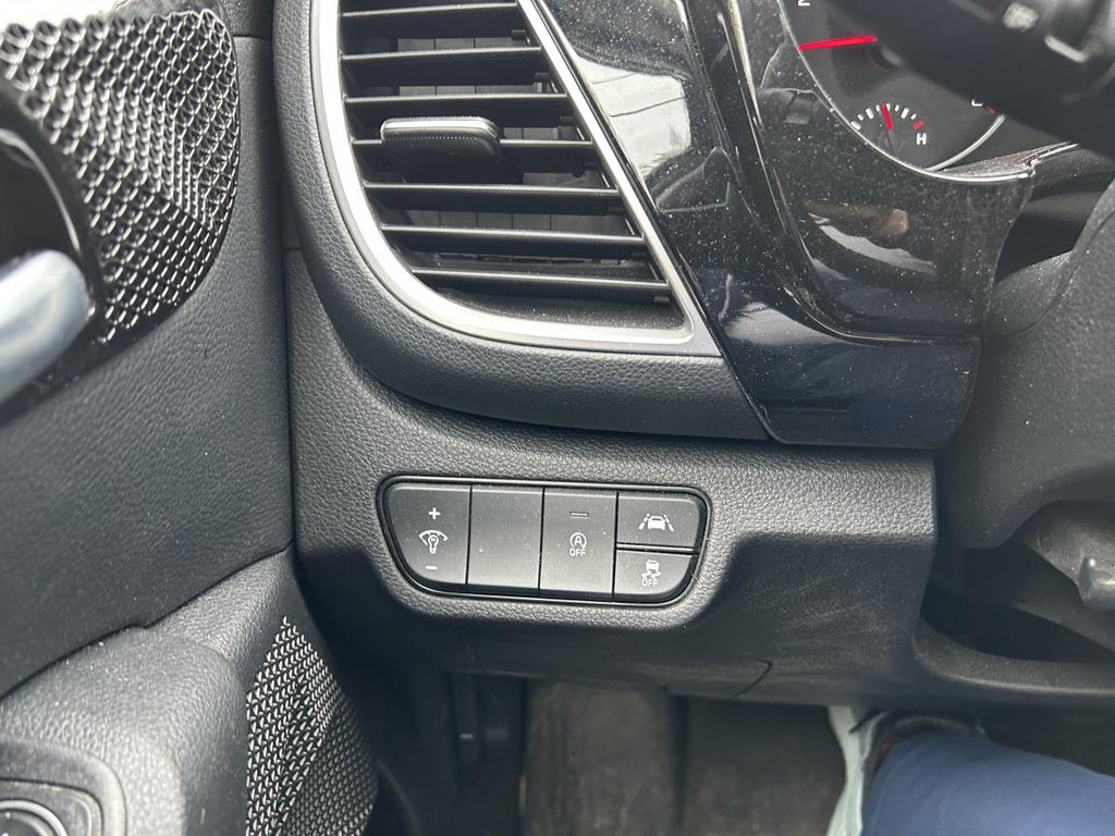 2023 Kia Seltos EX MAGS I SHEATED SEATS AND STEERING WHEEL I CARPLAY I CAMERA IU STERTER I ACTIVE SECURITY in Montréal, Quebec - 12 - w1024h768px
