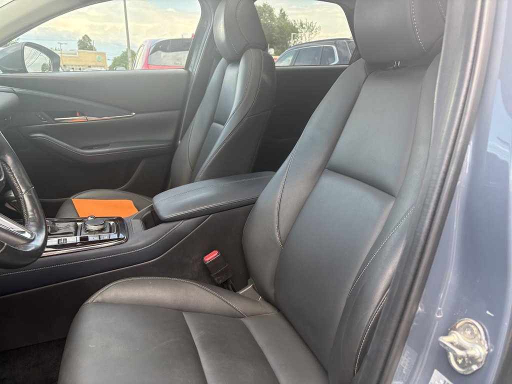 2021 Mazda CX-30 GS AWD LEATHER I HEATED SEATS AND STEERING WHEEL I SUNROOF I MAGS I ACTIVE SECURITY in Montréal, Quebec - 8 - w1024h768px