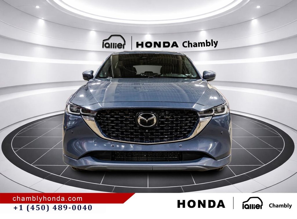 Mazda CX-5 Signature AWD 2023 à Montréal, Québec - 2 - w1024h768px