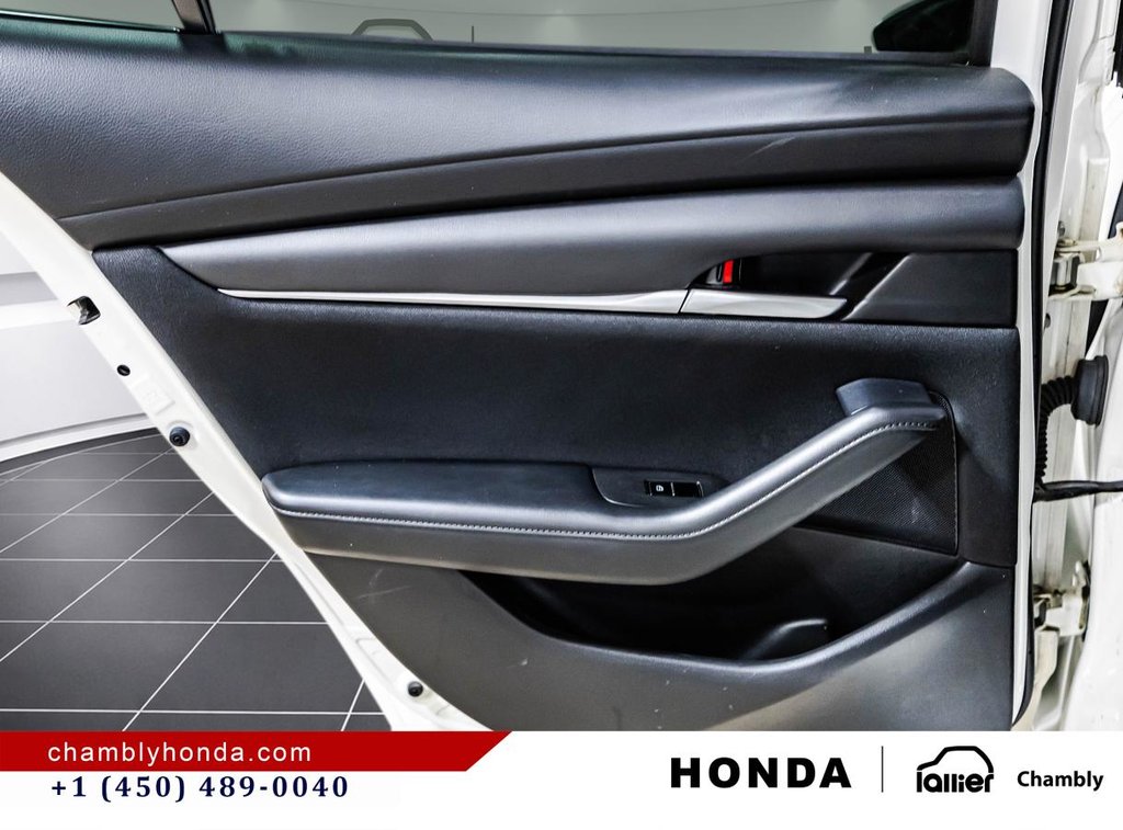 2019 Mazda 3 GX  HEATED SEATS I MAGS I CAMERA I ACTIVE SECURITY in Montréal, Quebec - 12 - w1024h768px