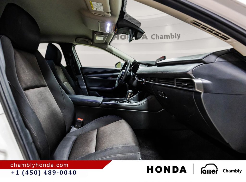 2019 Mazda 3 GX  HEATED SEATS I MAGS I CAMERA I ACTIVE SECURITY in Montréal, Quebec - 17 - w1024h768px