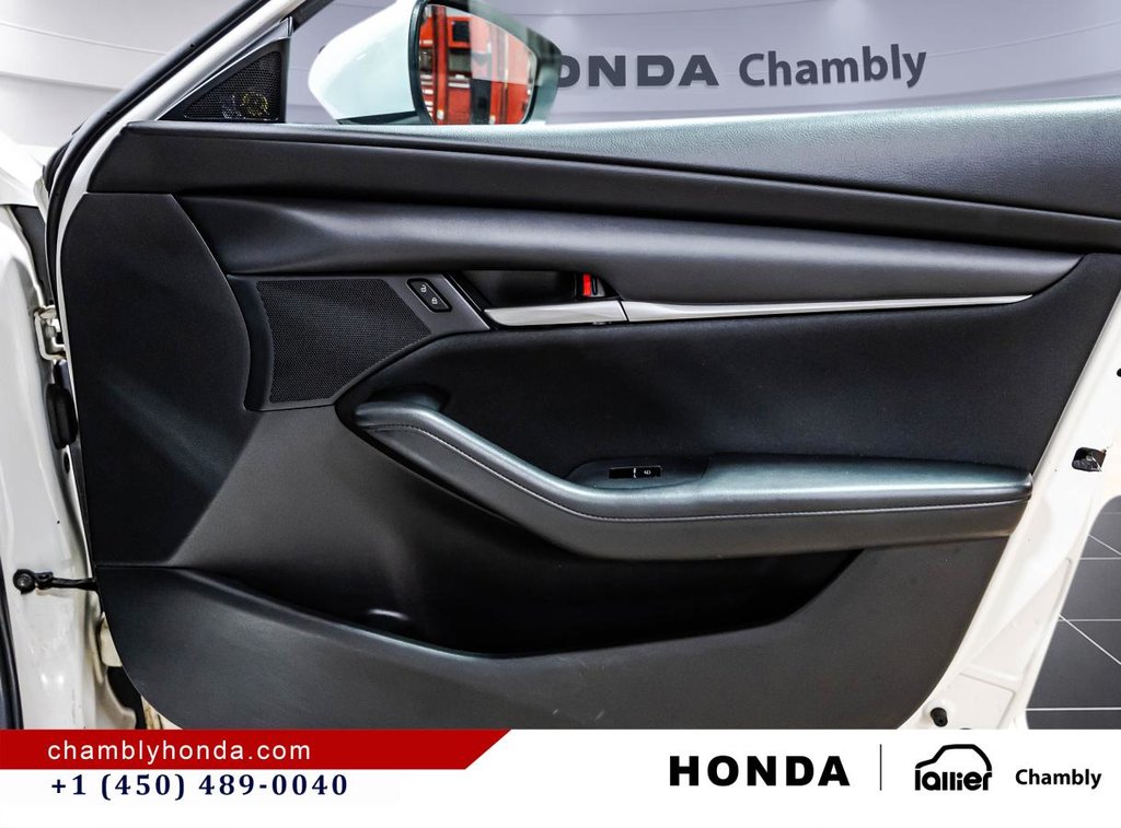 2019 Mazda 3 GX  HEATED SEATS I MAGS I CAMERA I ACTIVE SECURITY in Montréal, Quebec - 16 - w1024h768px