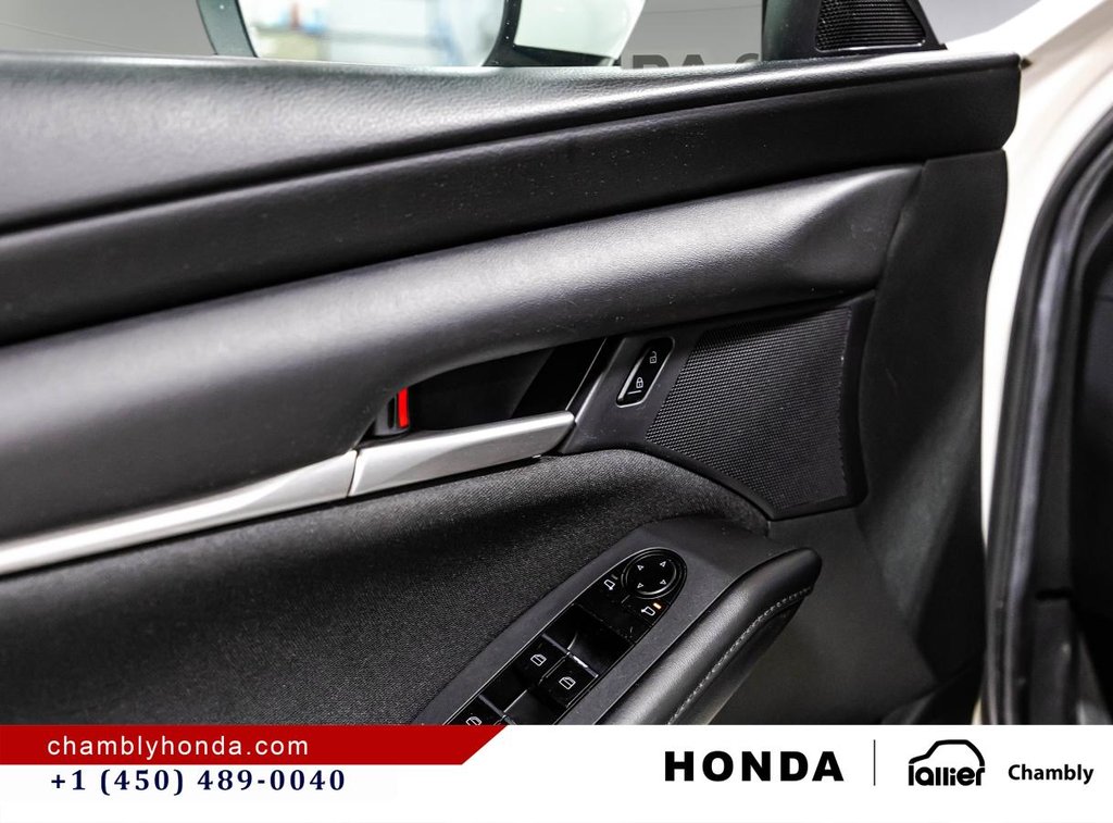 2019 Mazda 3 GX  HEATED SEATS I MAGS I CAMERA I ACTIVE SECURITY in Montréal, Quebec - 11 - w1024h768px