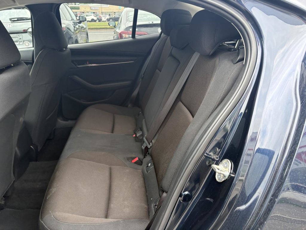 2021 Mazda 3 GS CARPLAY I HEATED SEATS AND STEERING WHEEL I ACTIVE SECURITY in Montréal, Quebec - 7 - w1024h768px