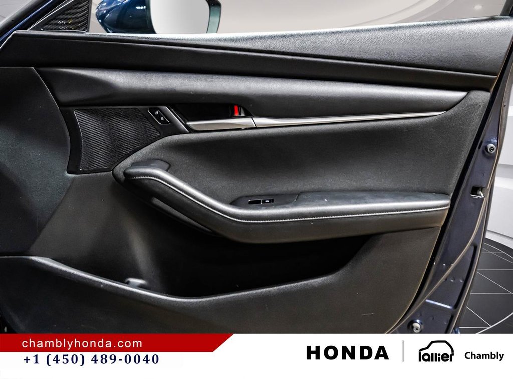 2021 Mazda 3 GS CARPLAY I HEATED SEATS AND STEERING WHEEL I ACTIVE SECURITY in Montréal, Quebec - 16 - w1024h768px