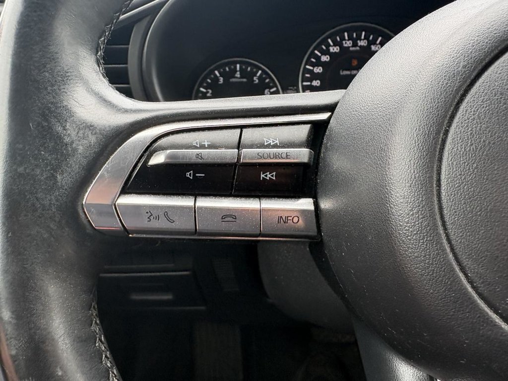 2021 Mazda 3 GS CARPLAY I HEATED SEATS AND STEERING WHEEL I ACTIVE SECURITY in Montréal, Quebec - 12 - w1024h768px