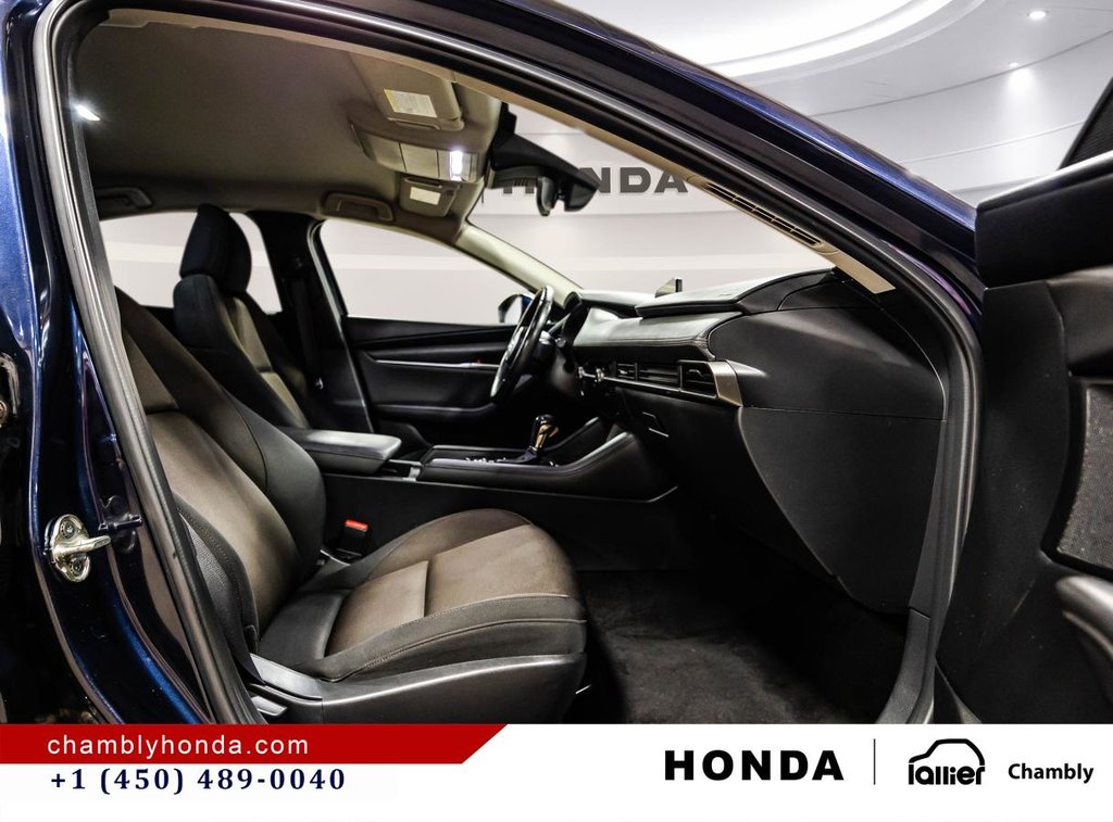 2021 Mazda 3 GS CARPLAY I HEATED SEATS AND STEERING WHEEL I ACTIVE SECURITY in Montréal, Quebec - 17 - w1024h768px