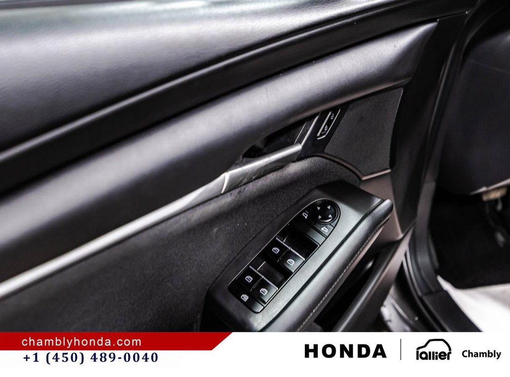 2022 Mazda 3 GX  CARPLAY// HEATED SEATS// REMOTE // MAGS// CAMERA in Montréal, Quebec - 11 - w1024h768px