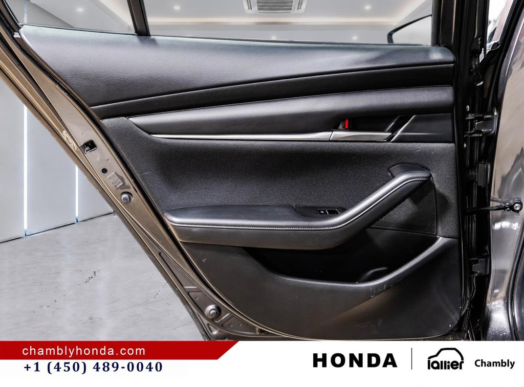 2022 Mazda 3 GX  CARPLAY// HEATED SEATS// REMOTE // MAGS// CAMERA in Montréal, Quebec - 12 - w1024h768px