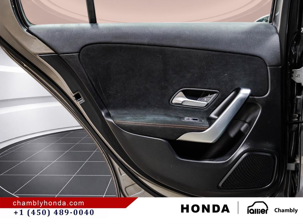 2019 Mercedes-Benz A 250 4MATIC Hatch AMGMAGS I PANORAMIC SUNROOF I HEATED SEATS I CAMERA in Montréal, Quebec - 12 - w1024h768px