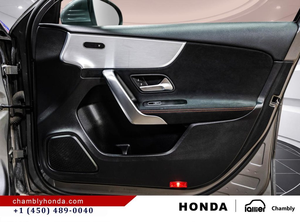 2019 Mercedes-Benz A 250 4MATIC Hatch AMGMAGS I PANORAMIC SUNROOF I HEATED SEATS I CAMERA in Montréal, Quebec - 16 - w1024h768px