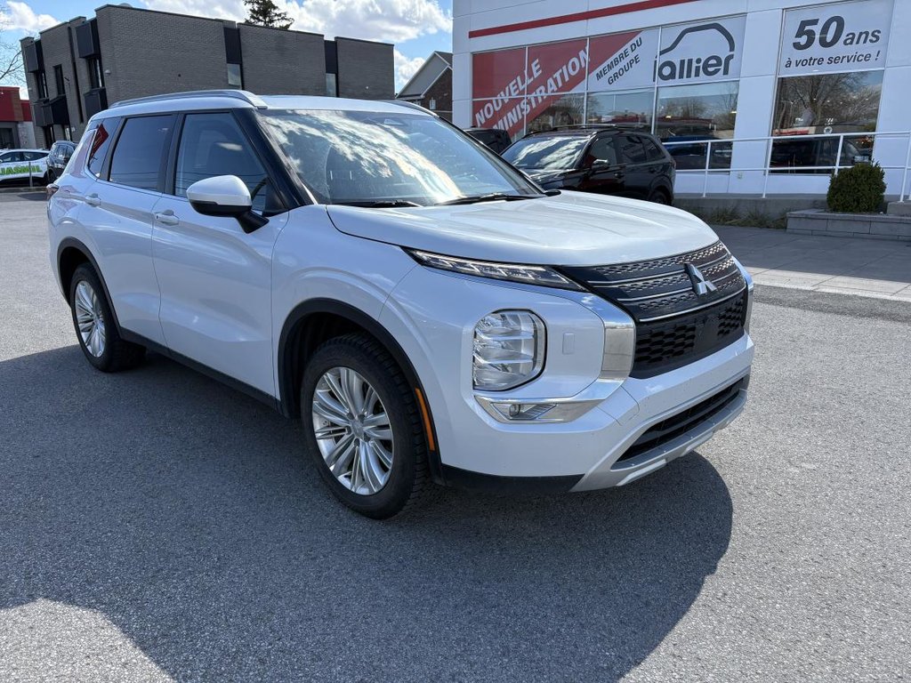 Mitsubishi Outlander SE S-AWC 7 SEATERS I MAGS I SUNROOF I CAMERA I CARPLAY I HEATED SEATS & STEERING WHEEL 2023 à Montréal, Québec - 1 - w1024h768px