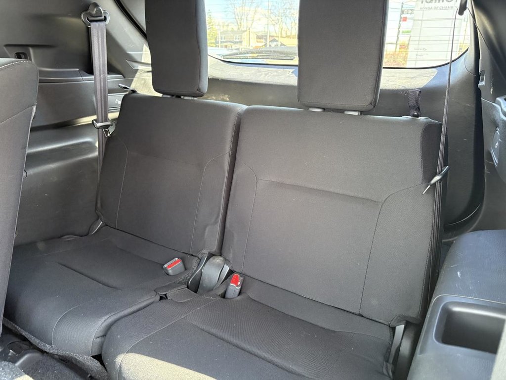 Mitsubishi Outlander SE S-AWC 7 SEATERS I MAGS I SUNROOF I CAMERA I CARPLAY I HEATED SEATS & STEERING WHEEL 2023 à Montréal, Québec - 6 - w1024h768px