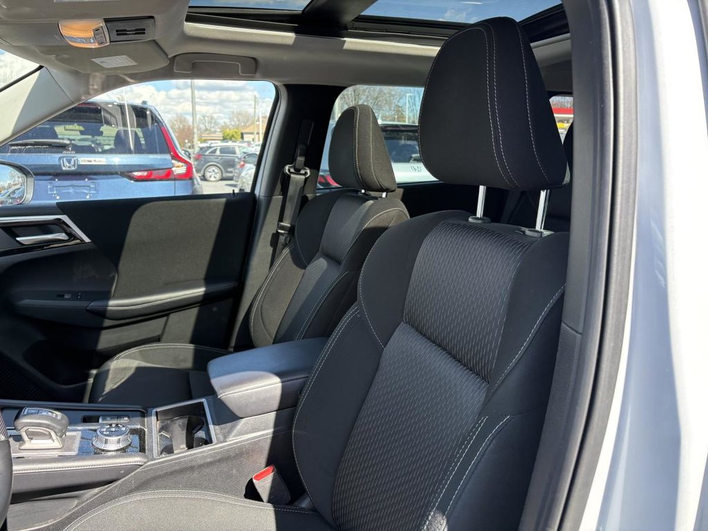 Mitsubishi Outlander SE S-AWC 7 SEATERS I MAGS I SUNROOF I CAMERA I CARPLAY I HEATED SEATS & STEERING WHEEL 2023 à Montréal, Québec - 8 - w1024h768px