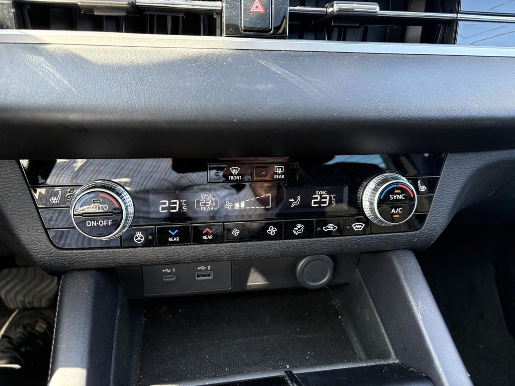 Mitsubishi Outlander SE S-AWC 7 SEATERS I MAGS I SUNROOF I CAMERA I CARPLAY I HEATED SEATS & STEERING WHEEL 2023 à Montréal, Québec - 13 - w1024h768px
