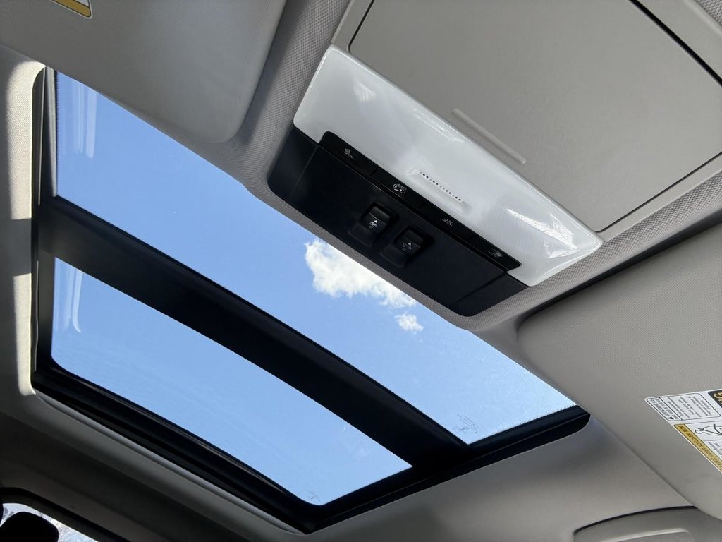 Mitsubishi Outlander SE S-AWC 7 SEATERS I MAGS I SUNROOF I CAMERA I CARPLAY I HEATED SEATS & STEERING WHEEL 2023 à Montréal, Québec - 15 - w1024h768px