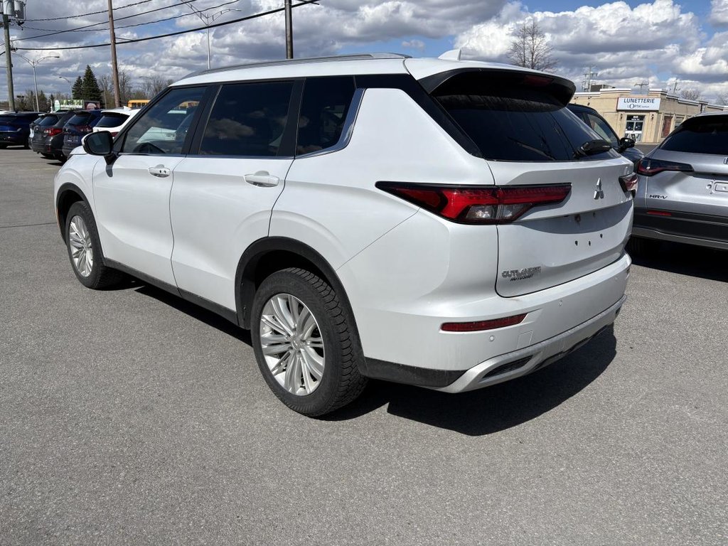 Mitsubishi Outlander SE S-AWC 7 SEATERS I MAGS I SUNROOF I CAMERA I CARPLAY I HEATED SEATS & STEERING WHEEL 2023 à Montréal, Québec - 4 - w1024h768px