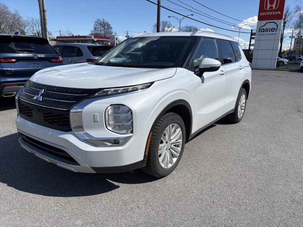 Mitsubishi Outlander SE S-AWC 7 SEATERS I MAGS I SUNROOF I CAMERA I CARPLAY I HEATED SEATS & STEERING WHEEL 2023 à Montréal, Québec - 3 - w1024h768px