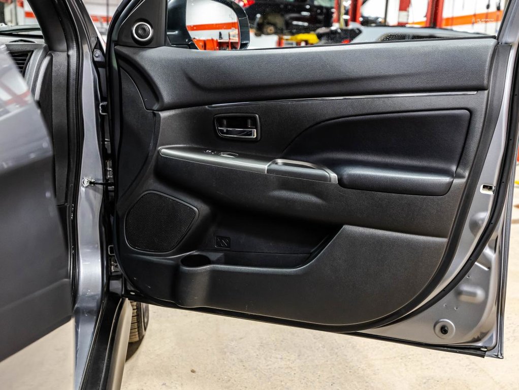 2020 Mitsubishi RVR GT AWC I HEATED SEATS I LEATHER I CAMERA I MAGS I PANORAMIC SUNROOF I ACTIVE SECURITY in Montréal, Quebec - 17 - w1024h768px